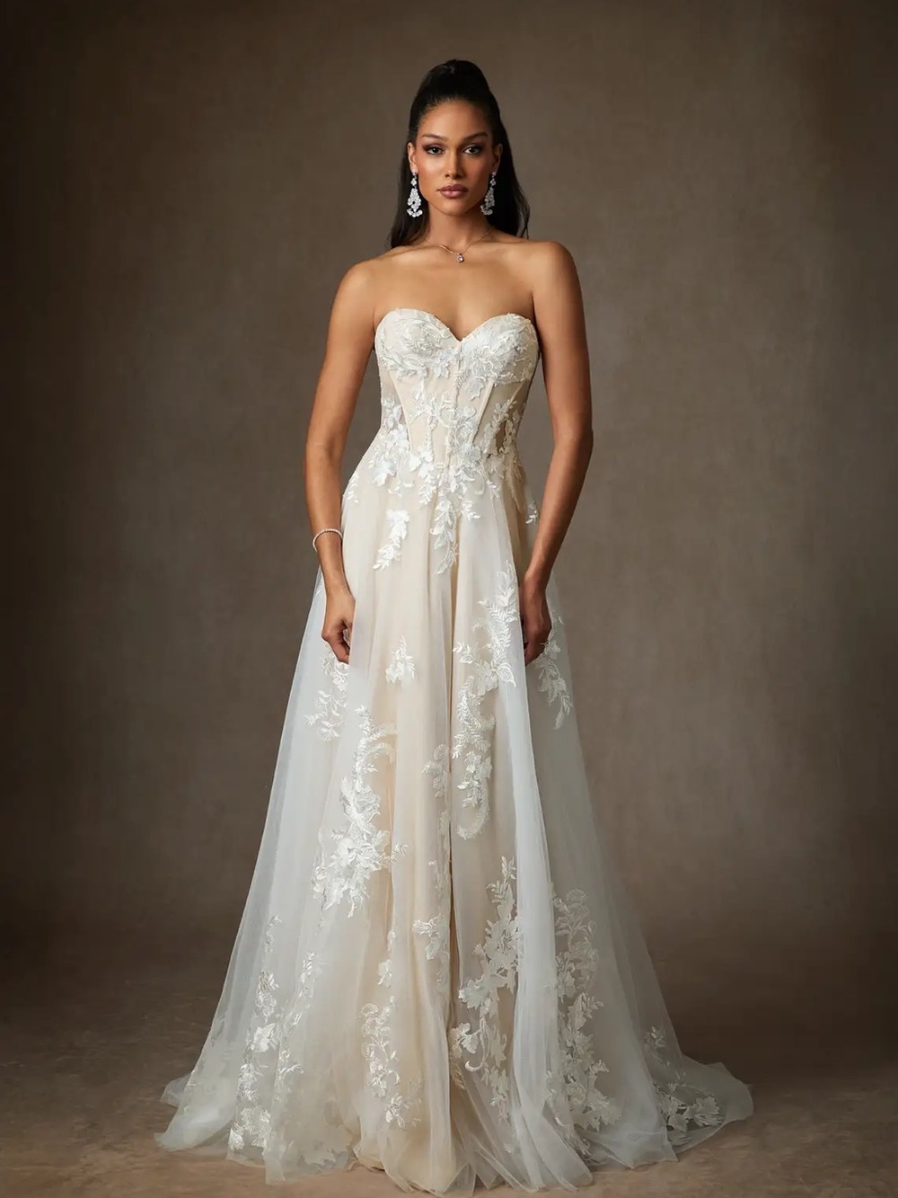 Azazie Aurorie. Ivory/nude size 6